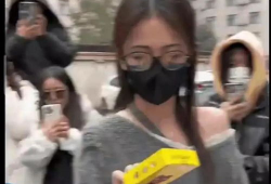 吃瓜爆料抓小三完整,吃瓜群众助力，小三现形记